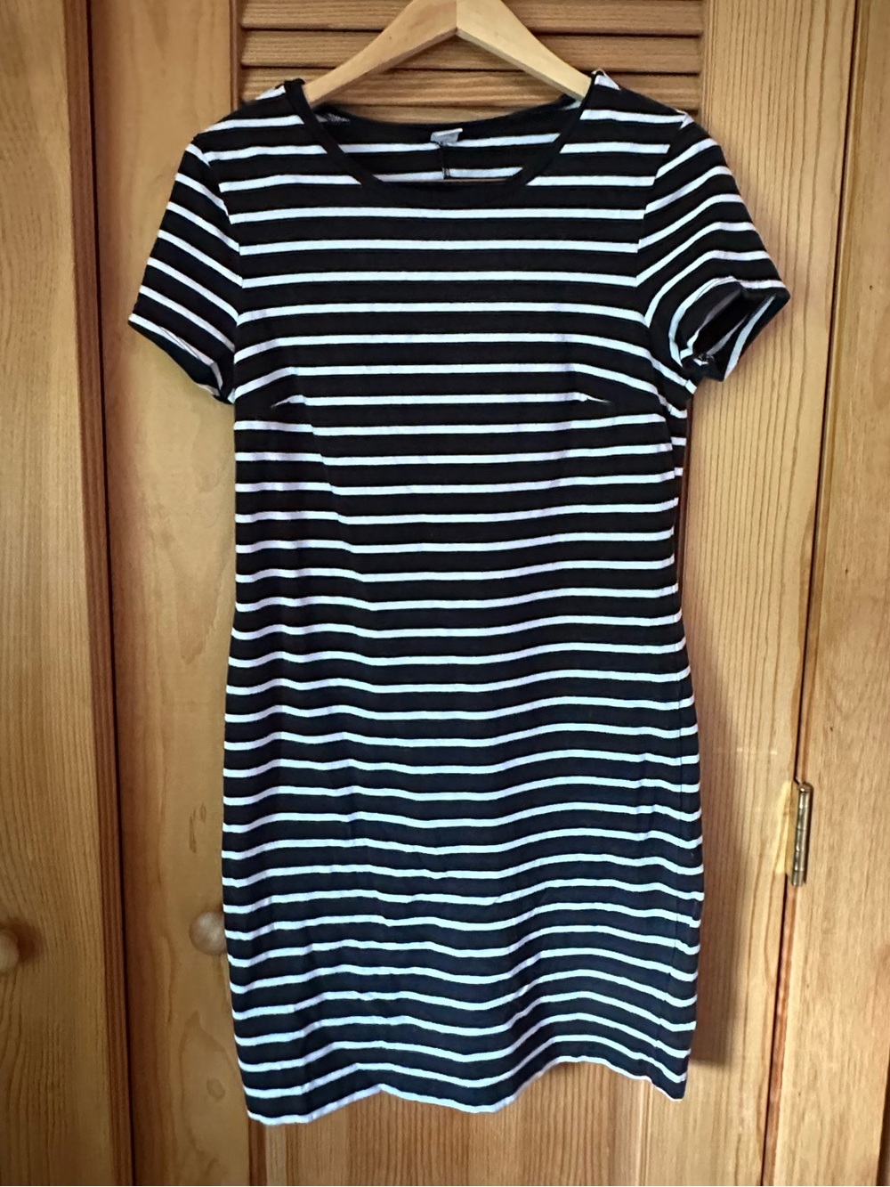 Black & White Stripe Short-Sleeve Dress